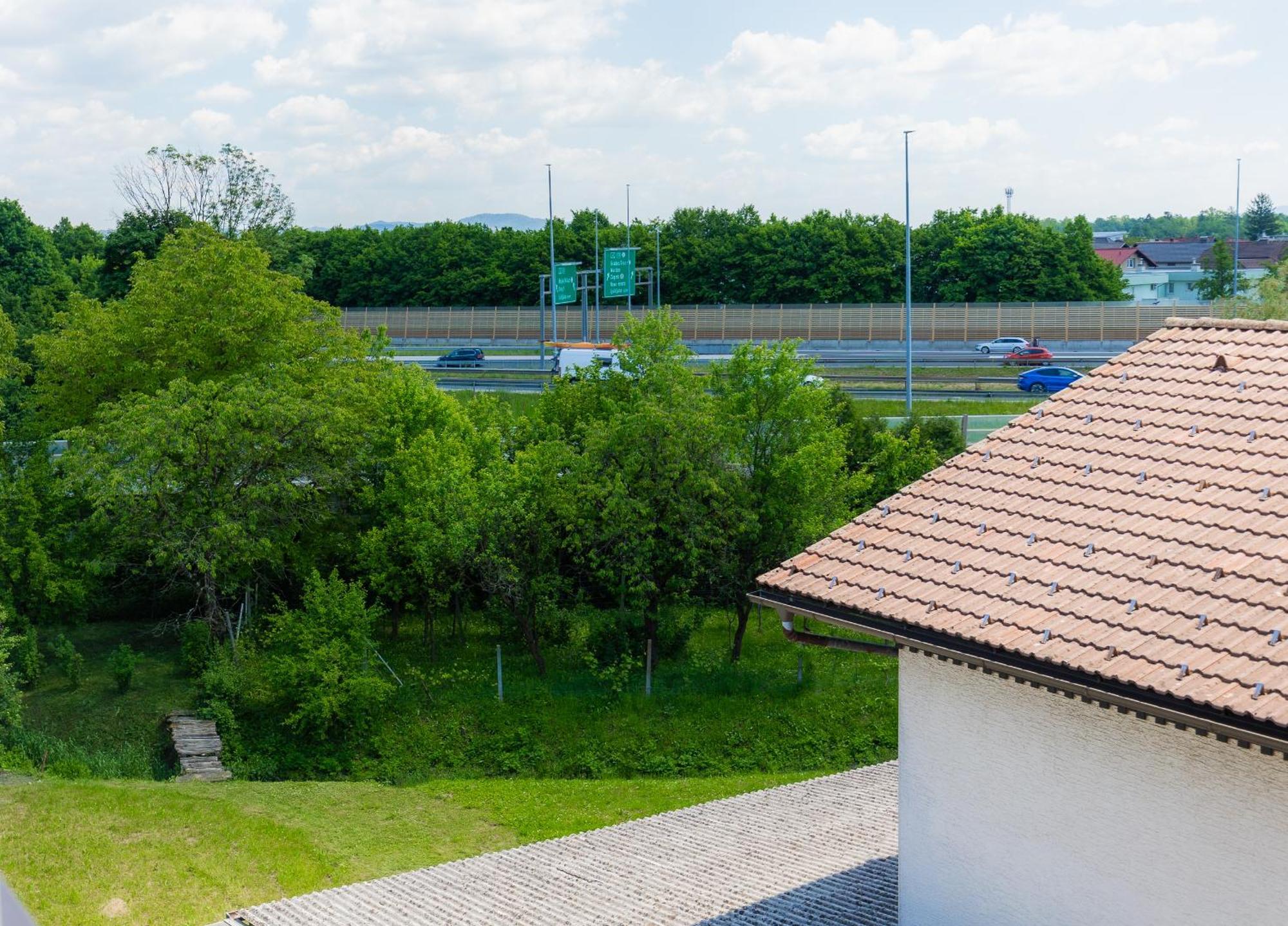 Rooms Kozarje Ljubljana Bagian luar foto