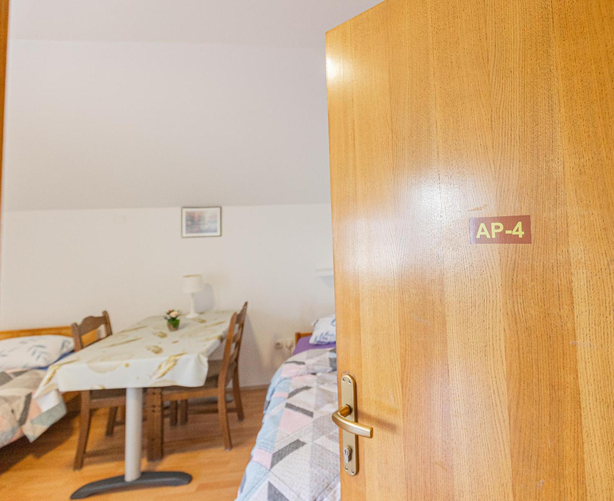 Rooms Kozarje Ljubljana Bagian luar foto