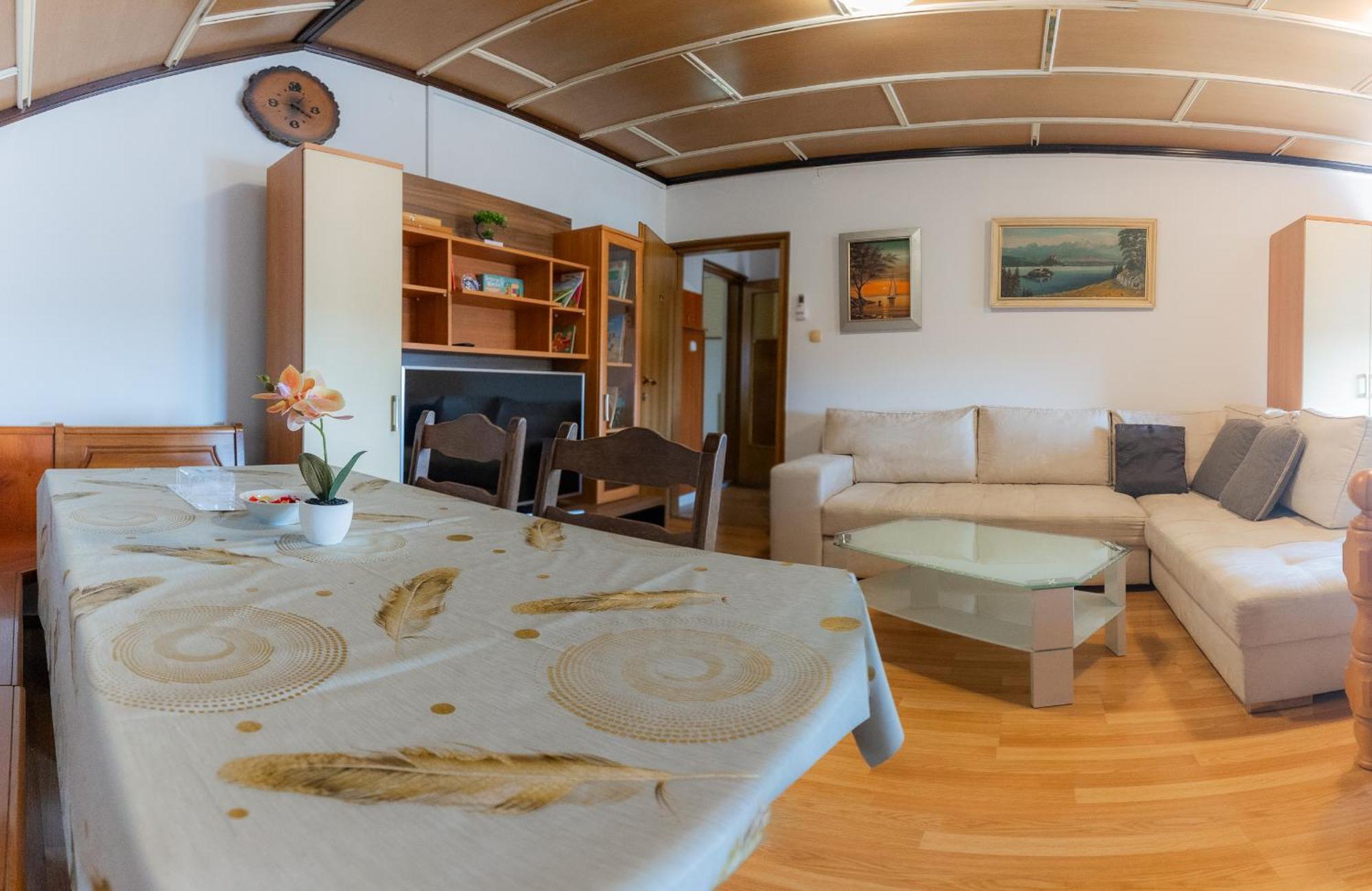 Rooms Kozarje Ljubljana Bagian luar foto