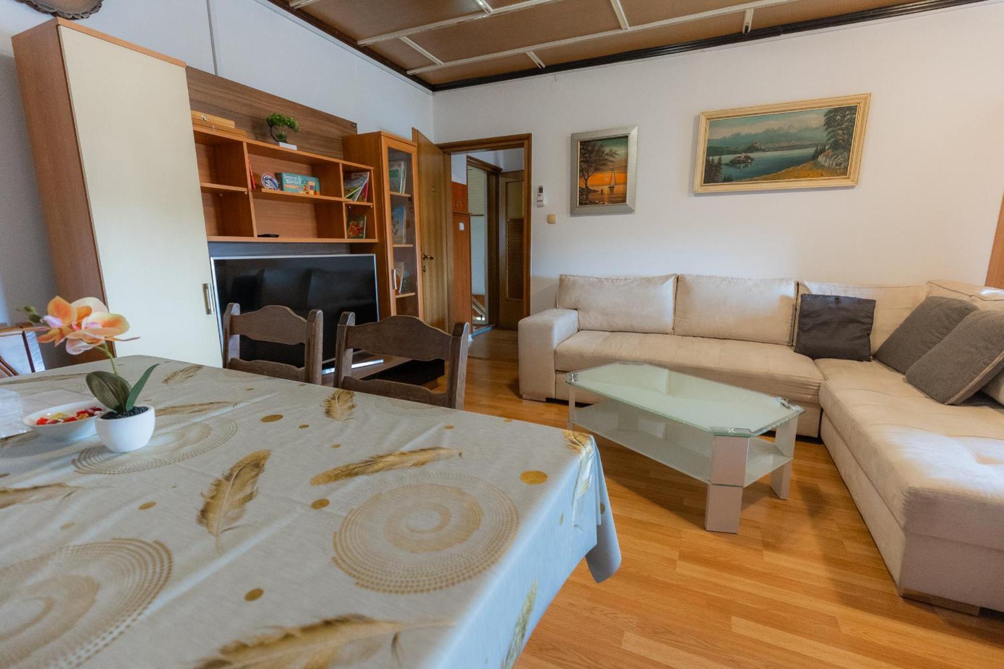 Rooms Kozarje Ljubljana Bagian luar foto